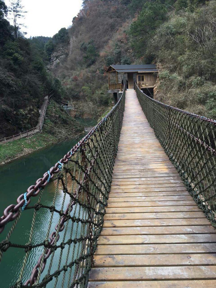朱旺龙潭景点-索桥
